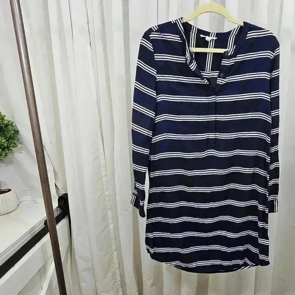 BeachLunchLounge Women's Size M Navy and White Striped Long Sleeve Coverup